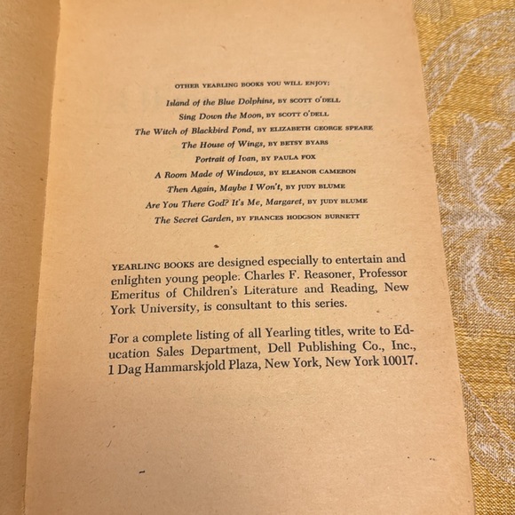 ⛱️2/$5⛱️A Wrinkle in Time Newberry Award Winning Classic, age wear - Picture 5 of 7